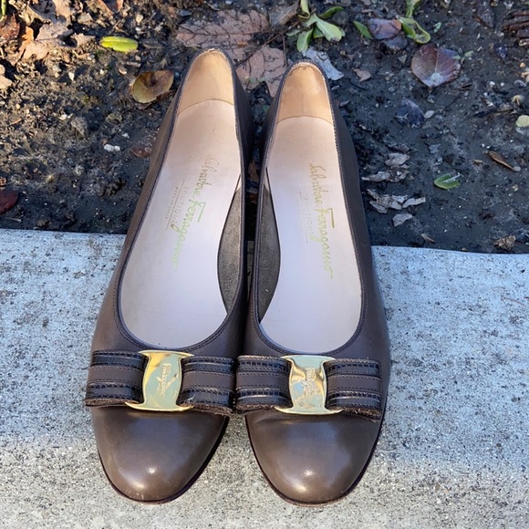 Salvatore Ferragamo brown Leather VARA VERA BOW FLATS 8 A4 (Narrow) - Picture 6 of 13
